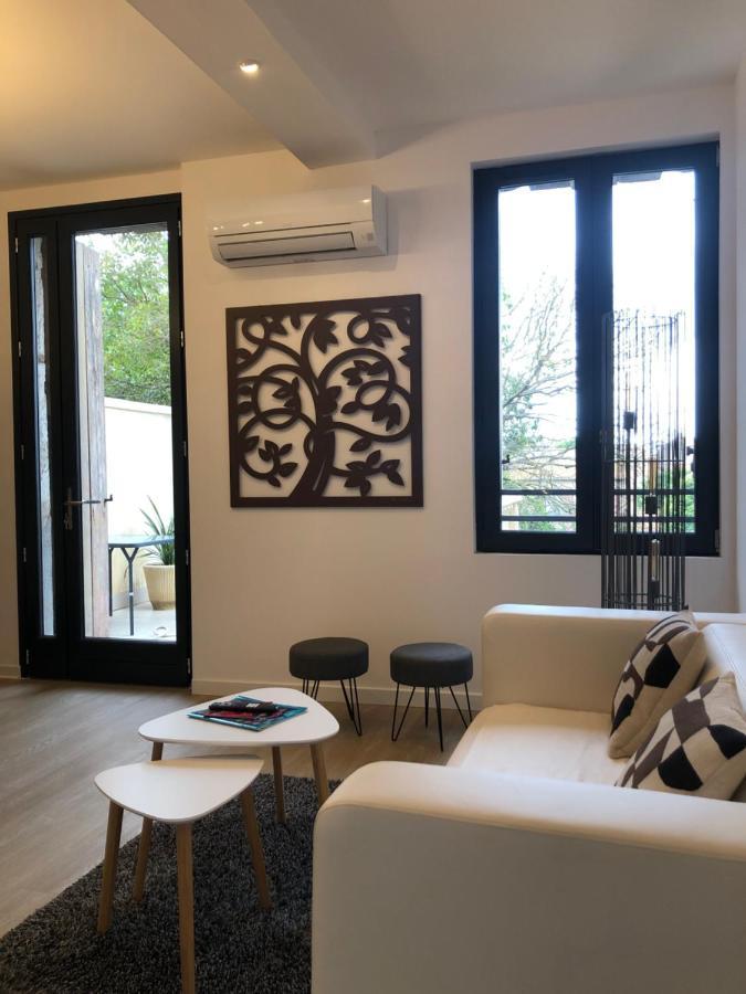 Cote Jardin Est Un Spacieux Et Lumineux T3, Entierement Renove, A 2 Pas De L'Herault Et A 10Min Du Bord De Mer Proche Du Centre Historique Et Du Fabuleux Chateau Laurens, Vous Apprecierez Le Calme De Sa Belle Terrasse Et La Vue Superbe Sur Le Jardin アグド エクステリア 写真