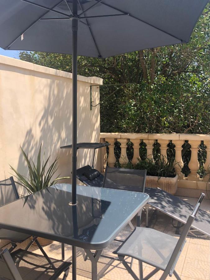 Cote Jardin Est Un Spacieux Et Lumineux T3, Entierement Renove, A 2 Pas De L'Herault Et A 10Min Du Bord De Mer Proche Du Centre Historique Et Du Fabuleux Chateau Laurens, Vous Apprecierez Le Calme De Sa Belle Terrasse Et La Vue Superbe Sur Le Jardin アグド エクステリア 写真